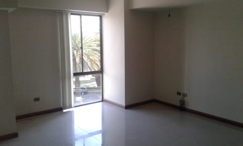 $us 250- ALQUILO BONITO LOCAL ZONA CALA CALA, APTO PARA OFICINA 79764010  
