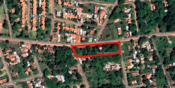 Limpio. Terreno amplio sobre empedrado