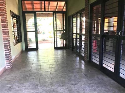 En venta casa a precio de terreno – Sajonia, Asunción