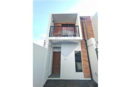 Duplex-Venta-PY Central Luque  Yrendague y Gral Diaz  Primer Barrio - Luque 