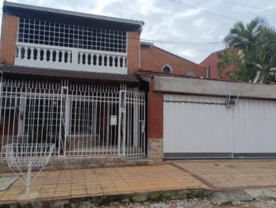 EN VENTA CASA EN ROBERTO L PETITI ASUNCION 
