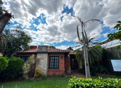 Venta amplia casa en lambare