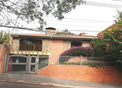 EN VENTA CASA EN BARRIO MCAL. LOPEZ