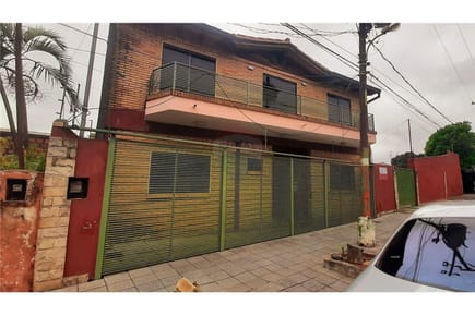 EN VENTA AMPLIA CASA EN FERNANDO DE LA MORA Z. SUR
