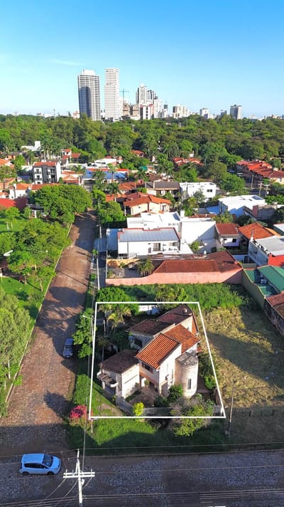 vendo terreno en esquina con construccion barrio san jorge asuncion