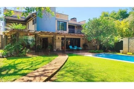 EN VENTA SUPER RESIDENCIA EN LAMBARE ZONA YACHT 