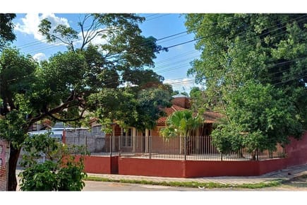 VENDO CASA EN ESQUINA EN BARRIO OBRERO