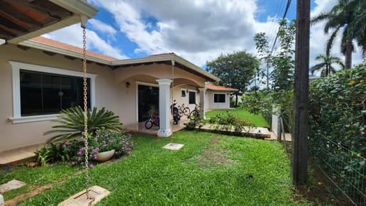 VENDO CASA EN EL PARANA COUNTRY CLUB 5 HAB 