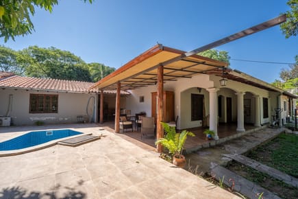 CASA DE VERANO EN VENTA - AREGUA/ESTANZUELA