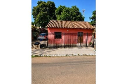 Vendo en Lambare Casa Amplios Espacios y Excelente Ubicación