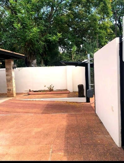 VENDO CASA EN LAMBARE ZONA CLUB DEPORTIVO UAA