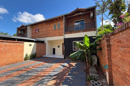 VENDO DÚPLEX C/ PISCINA EN LAMBARÉ Z/ CENTURY PLAZA!!
