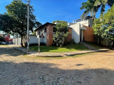VENDO LUJOSA CASA EN VILLA AURELIA