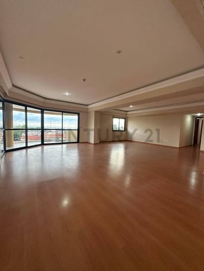 Departamento de 3 Habitaciones con área de servicio en Barrio Las Mercedes.