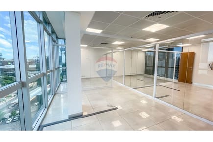 VENDO OFICINA SKYPARK – PISO 11 C – 80 M²