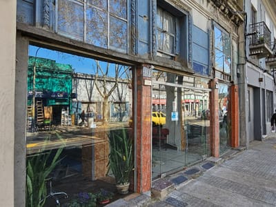 Vivienda con locales para reciclar. Único padrón. Ideal inversión 