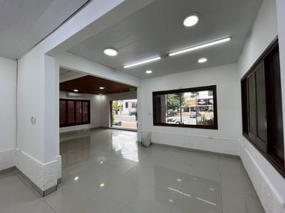 Local comercial | Showroom | Oficinas | ZONA CLUB CENTENARIO