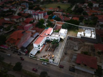 EDIFICIO COMERCIAL 