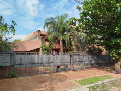  VENDO CASA A REFACCIONAR – BARRIO MBURICAÓ