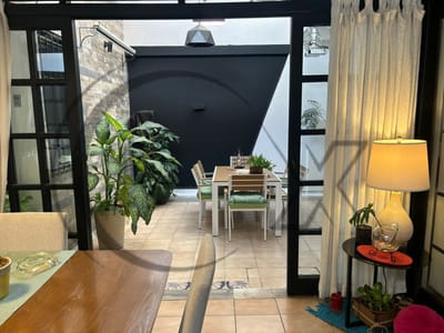 CASA EN VENTA DE 5 SUITES - ZONA NORTE