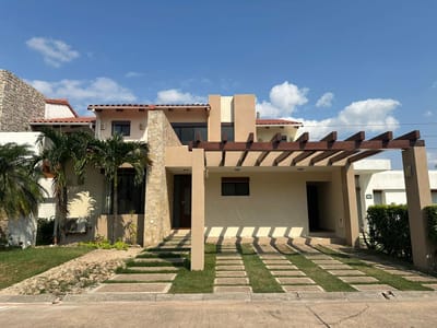 Cond. LA HACIENDA 1 CASA EN ALQUILER 
