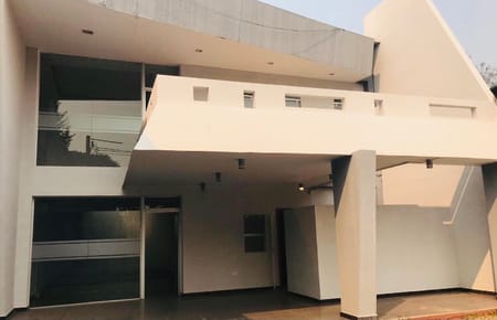 En alquíler hermosa residencia zona Los laureles para vivienda/ oficina 
