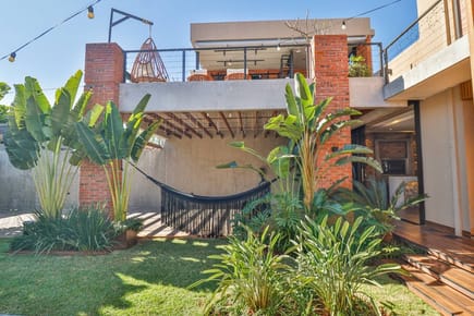 VENDO CASA NUEVA CON PAISAJISMO EN SAN LORENZO