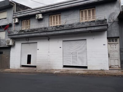 SALON COMERCIAL SOBRE MONTEVIDEO CASI MANDUVIRA