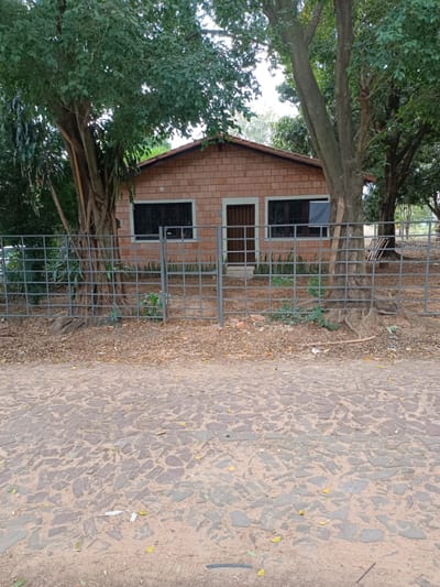 VENDO CASA EN PEDROSO YPACARAÍ DE CALLE A CALLE