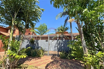 VENDO CASA EN EL BARRIO DE SAN JORGE ASUNCIÓN.