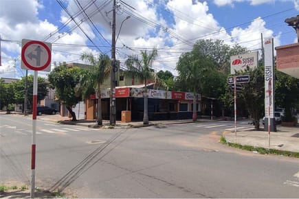 Venta Excelente Esquina en Los Laureles Asunción