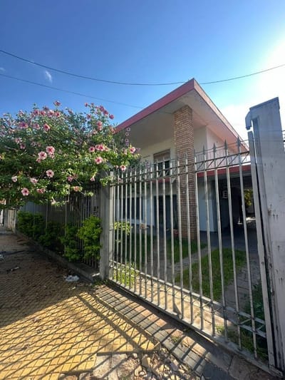 VENDO CASA EN BARRIO CARLOS ANTONIO LOPEZ