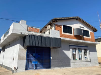 Vendo propiedad en Esquina con Local Comecial