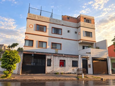 Edificio en venta con 4 departamentos independientes 