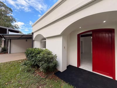CASA EN LOS LAURELES - 15.000.000 Gs