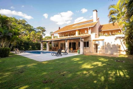 EN VENTA - RESIDENCIA SOBRE LA AVDA. DEL YACHT, LAMBARE