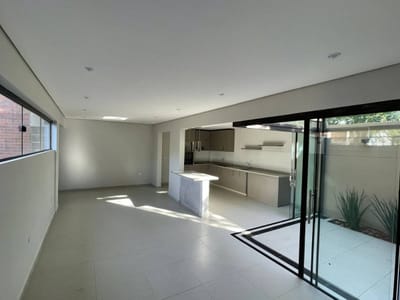 VENDO DUPLEX EN LOMA MERLO, LUQUE 