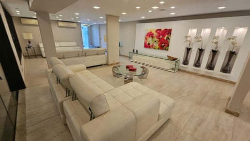 *ALQUILER – LUJOSA Y AMPLIA RESIDENCIA EN BARRIO MANORÁ*