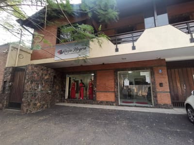 ALQUILO LOCAL COMERCIAL SOBRE DENIS ROA