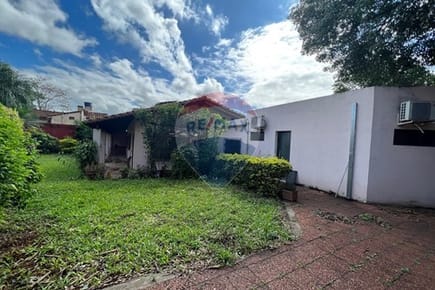 Amplia casa en venta en Barrio Pinozá – Asunción