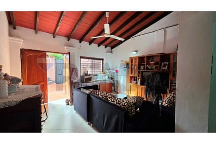 Casa en venta – Barrio Mbocayaty, Asunción