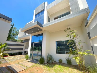 RESIDENCIA EN AREGUA