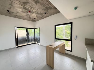En venta departamento de 1 dormitorio. Zona Shopping Mariscal.