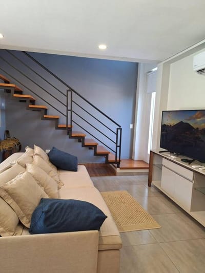 DUPLEX EN BARRIO HIPODROMO 
