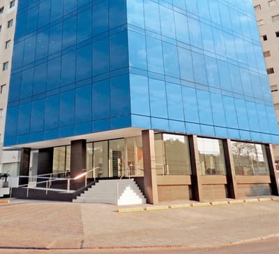 Amplio y Moderno local en alquiler (Planta Baja Cubo Empresarial Gardenia)