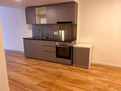 Hermoso Apto A Pasos De Shopping. 1 Dorm C/Vestidor, Jardín Y Garaje $39.000 