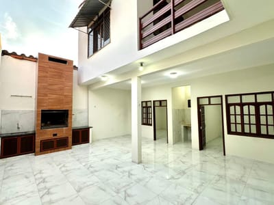 CASA EN VENTA SOBRE EL 4TO ANILLO - AV. PARAGUA