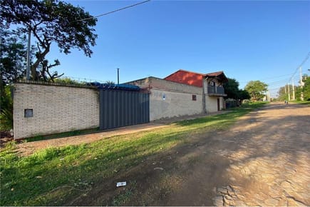 VENDO AMPLIA CASA EN MARIANO ROQUE ALONSO