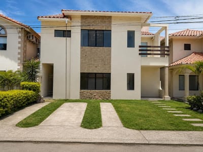 CASA EN VENTA EN REMANSO DE 4 DORMITORIOSBAVA