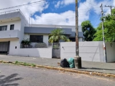 CASA EN ESQUINA 491 M2 EEUU y 6ta
